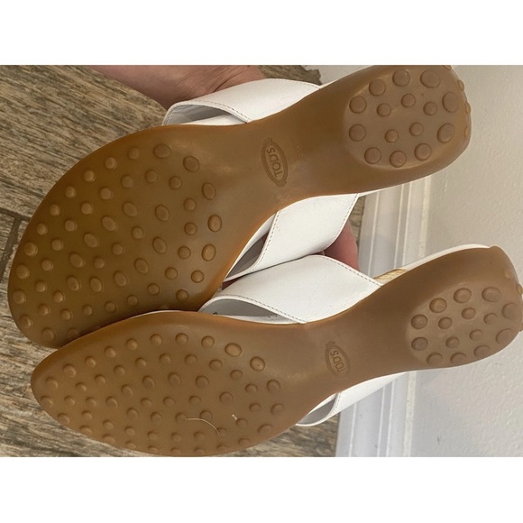 Tod’s Womens White Leather Thong Sandals Size 7.5 Summer Luxury Beach Vacation - Picture 7 of 10